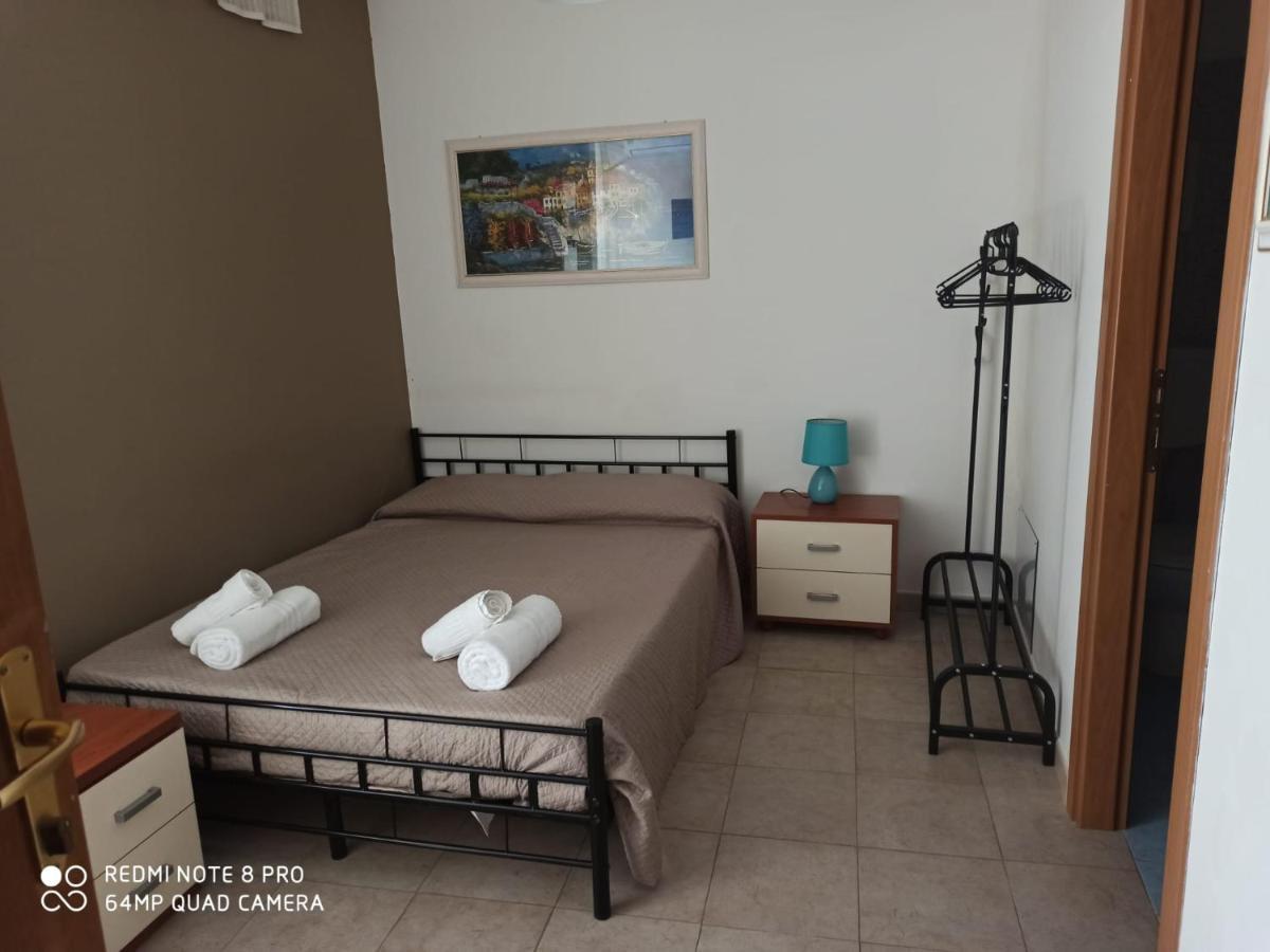Bed and Breakfast La Rosa Antica Кальтаджироне Экстерьер фото