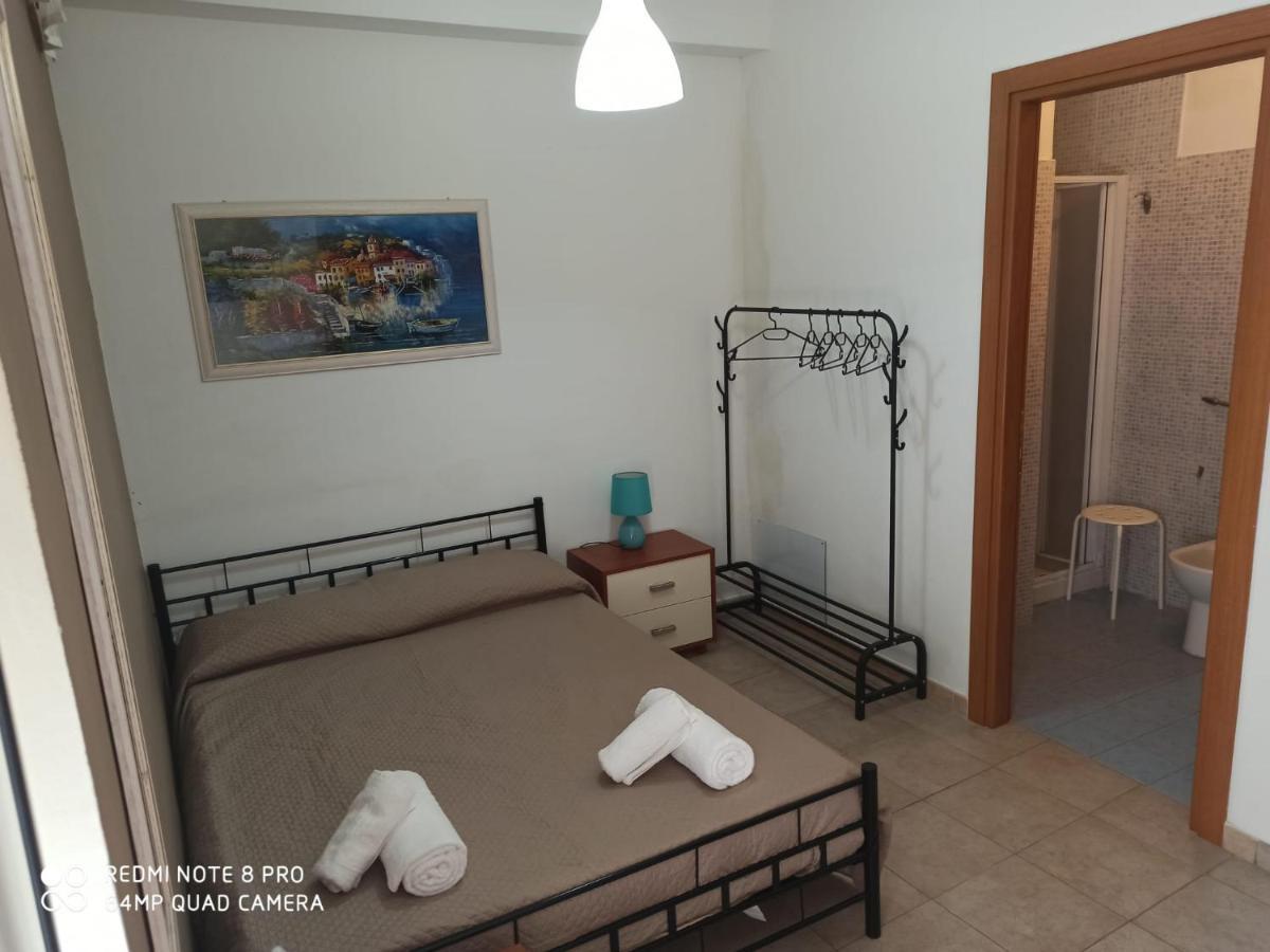Bed and Breakfast La Rosa Antica Кальтаджироне Экстерьер фото