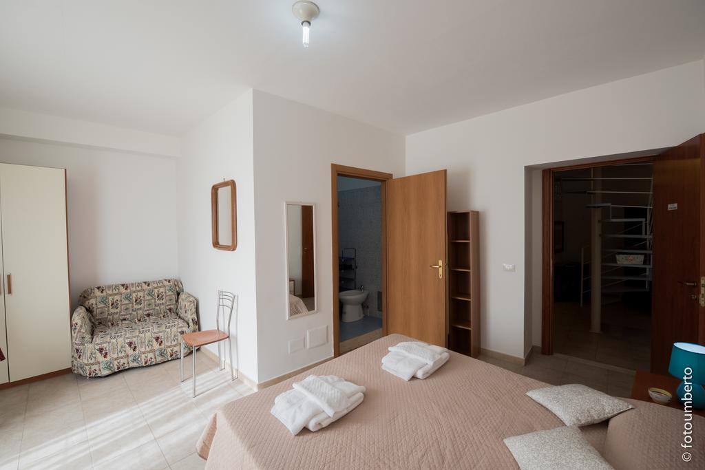 Bed and Breakfast La Rosa Antica Кальтаджироне Экстерьер фото